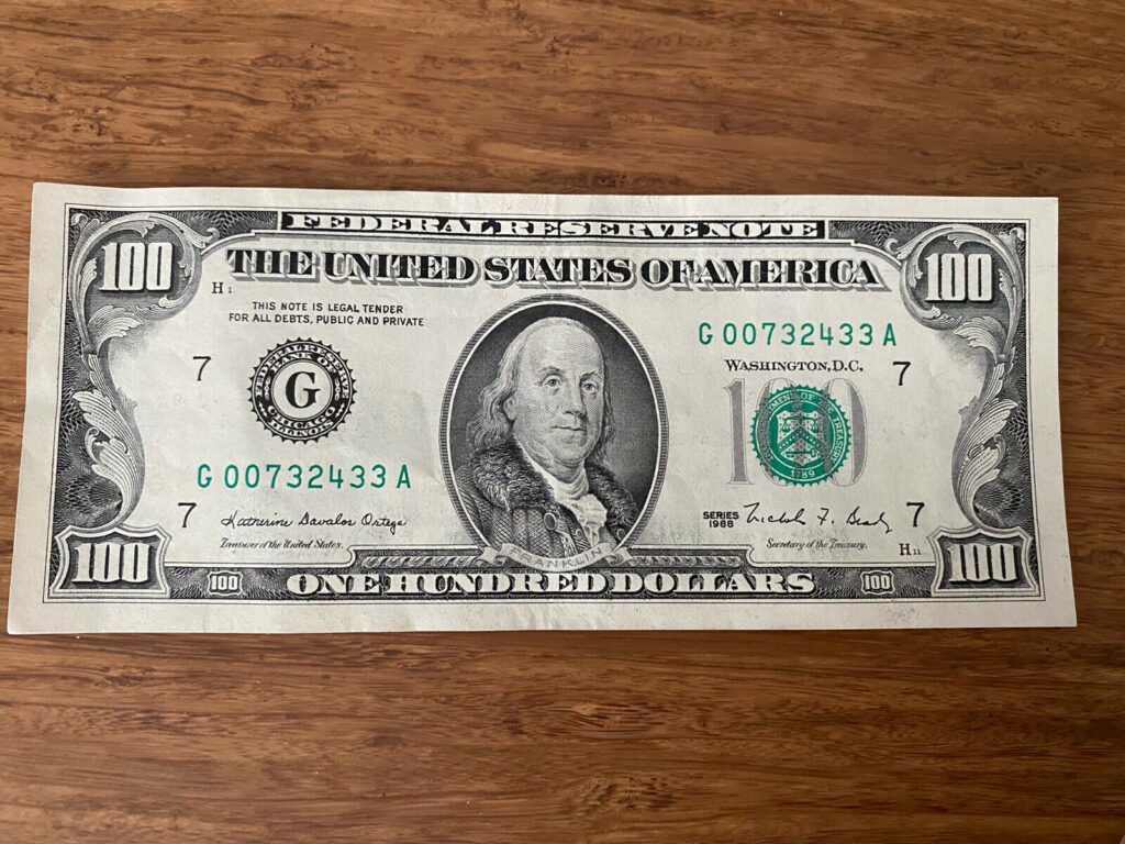 Billetes de 100 dólares falsos indetectables